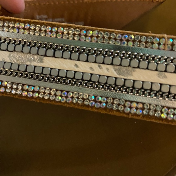 Yellow box flip flops. Size 11 women’s. New never been worn. - Picture 2 of 3